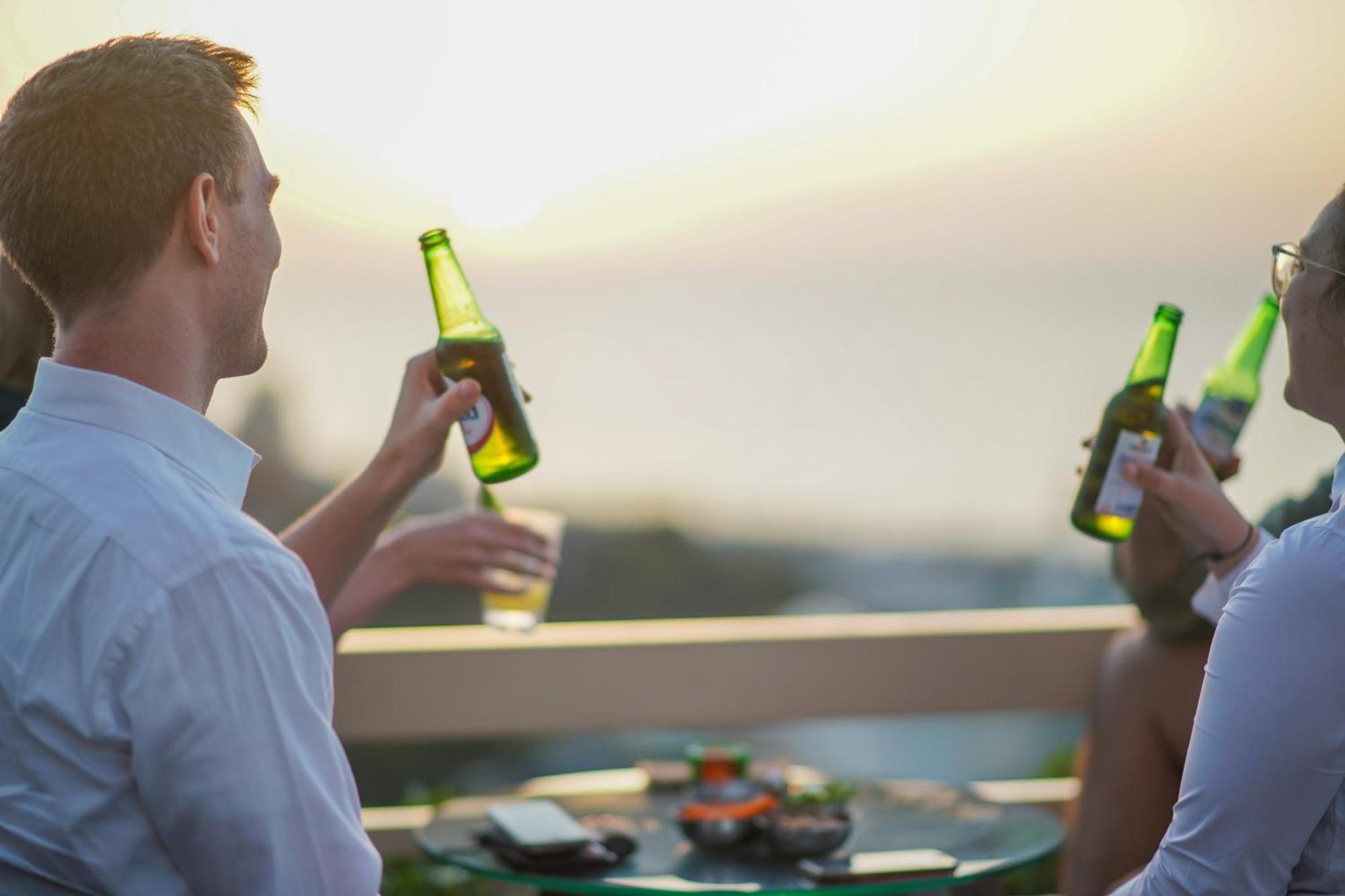 Gefinor Rotana - Beirut Hotel Buitenkant foto Beer bottles