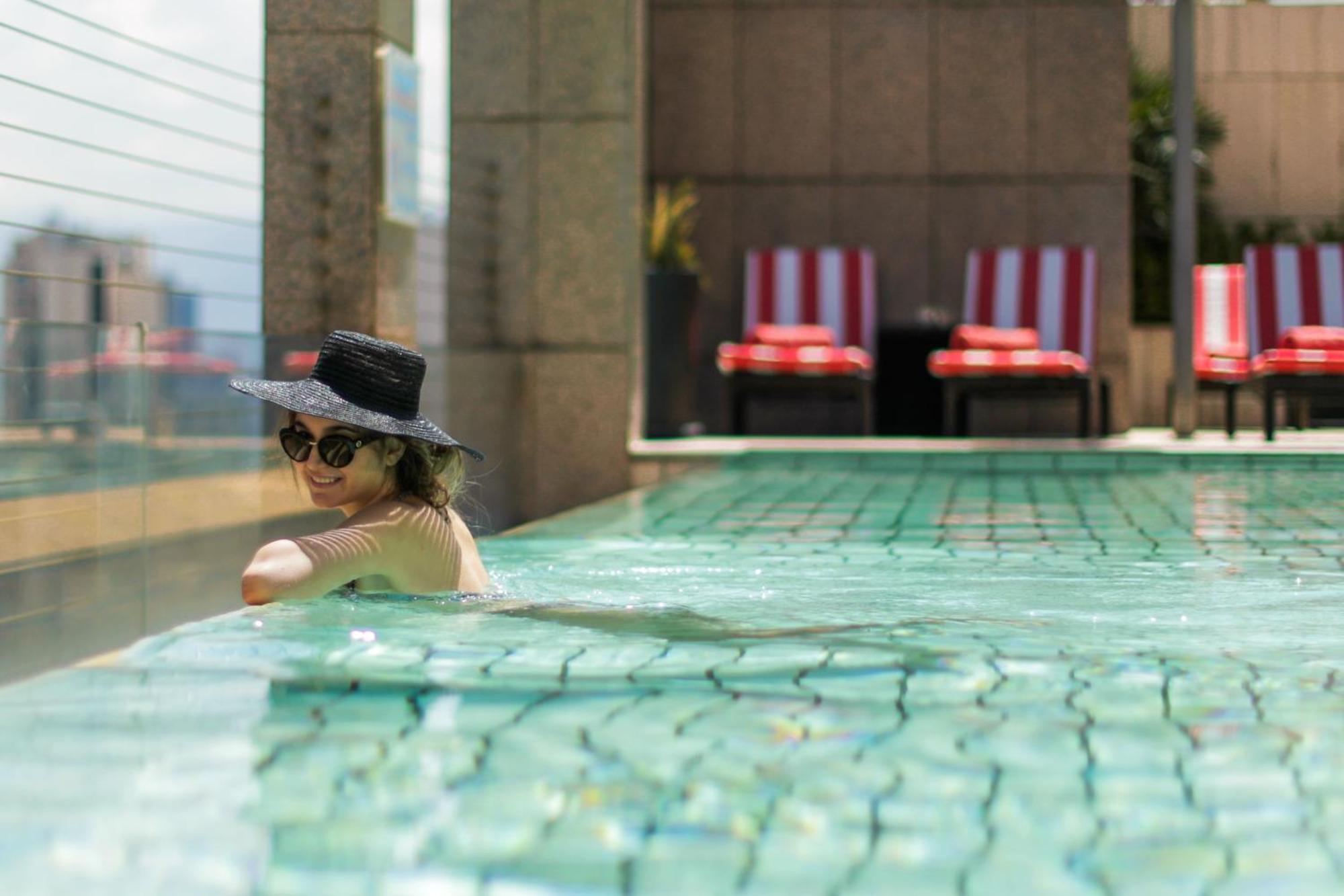 Gefinor Rotana - Beirut Hotel Buitenkant foto The swimming pool at the hotel