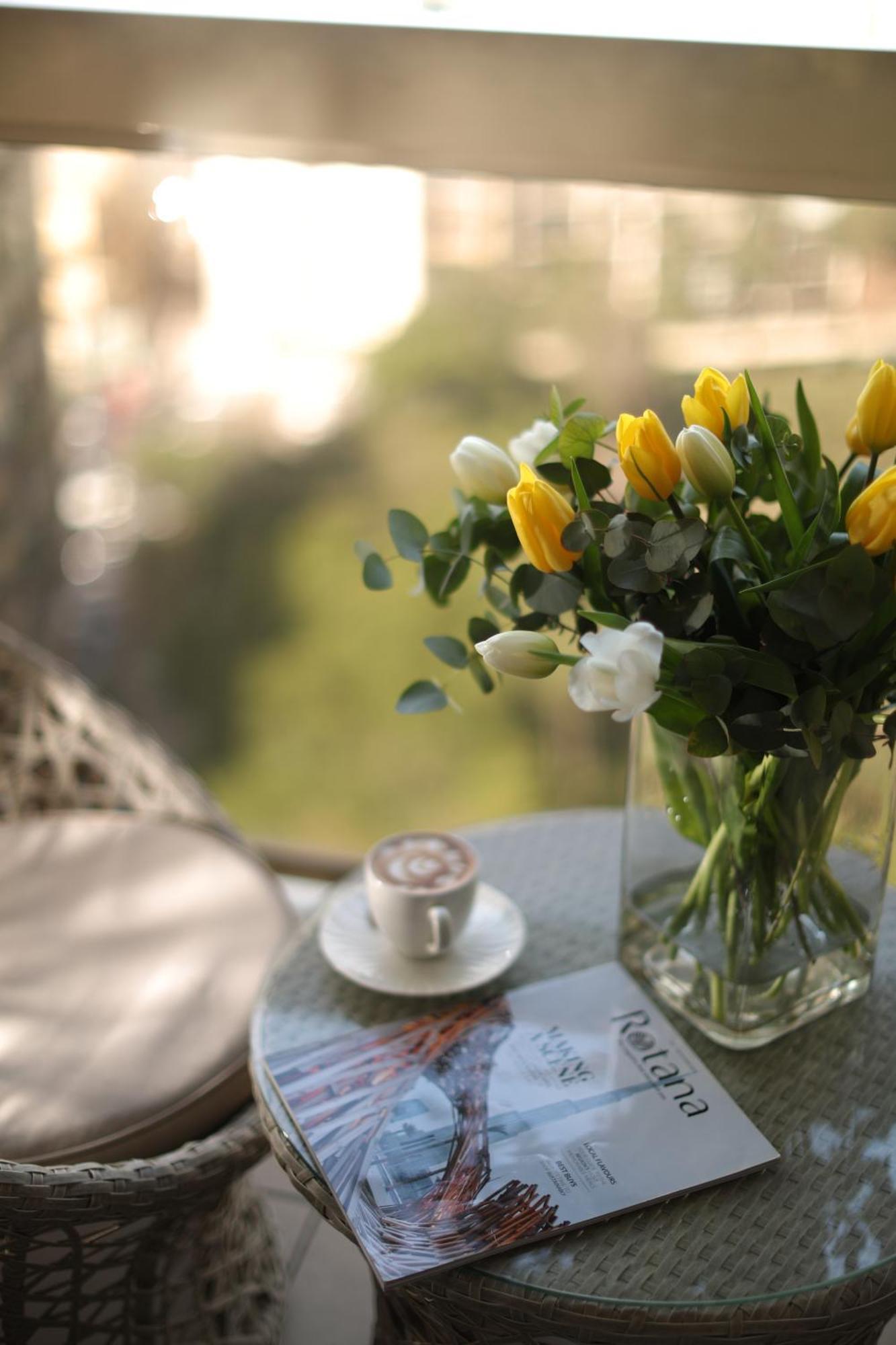 Gefinor Rotana - Beirut Hotel Buitenkant foto A bouquet of flowers