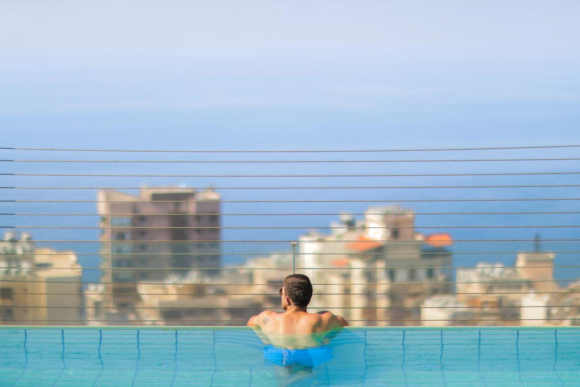 Gefinor Rotana - Beirut Hotel Buitenkant foto Swimming pool in Nicosia