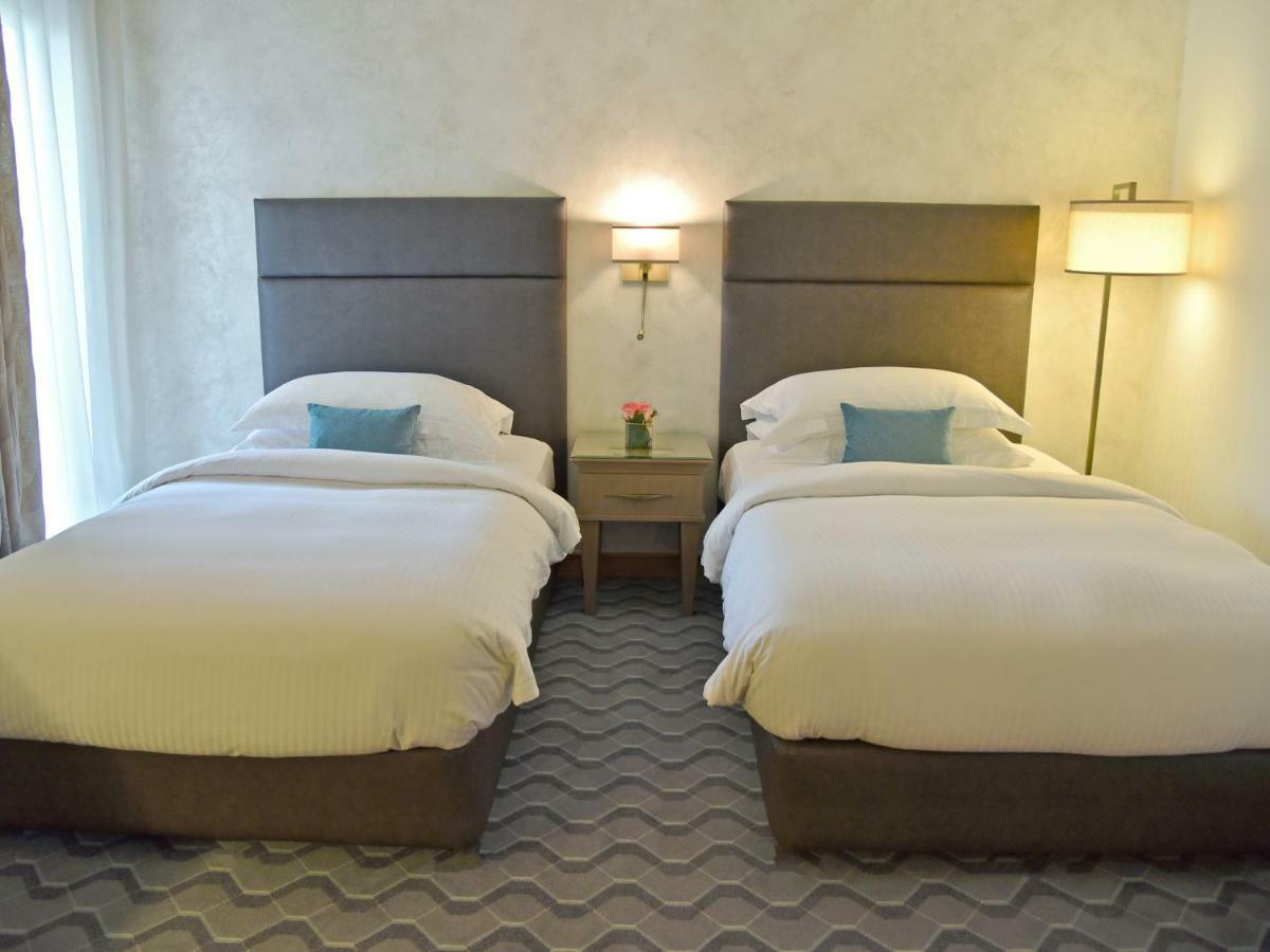 Gefinor Rotana - Beirut Hotel Buitenkant foto A room at the hotel