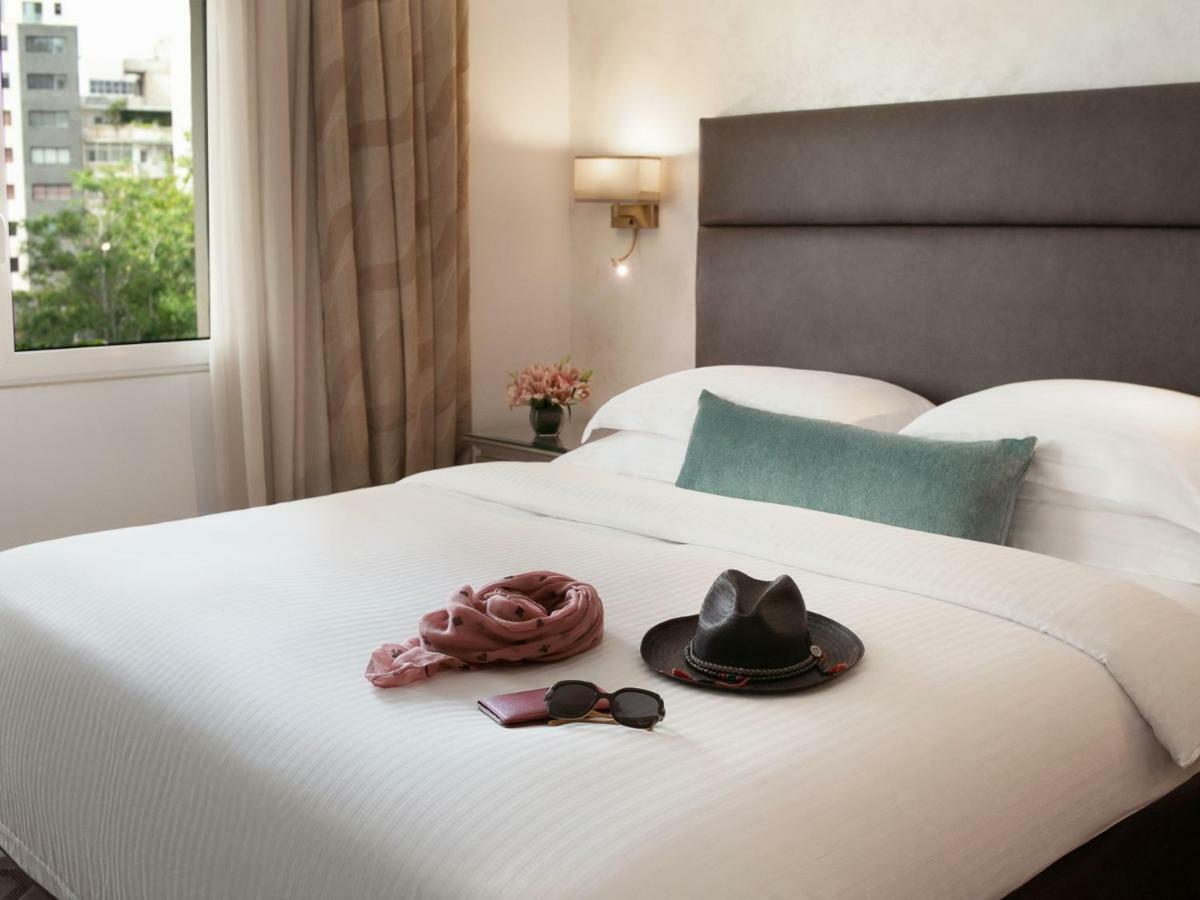 Gefinor Rotana - Beirut Hotel Buitenkant foto A bedroom at the hotel